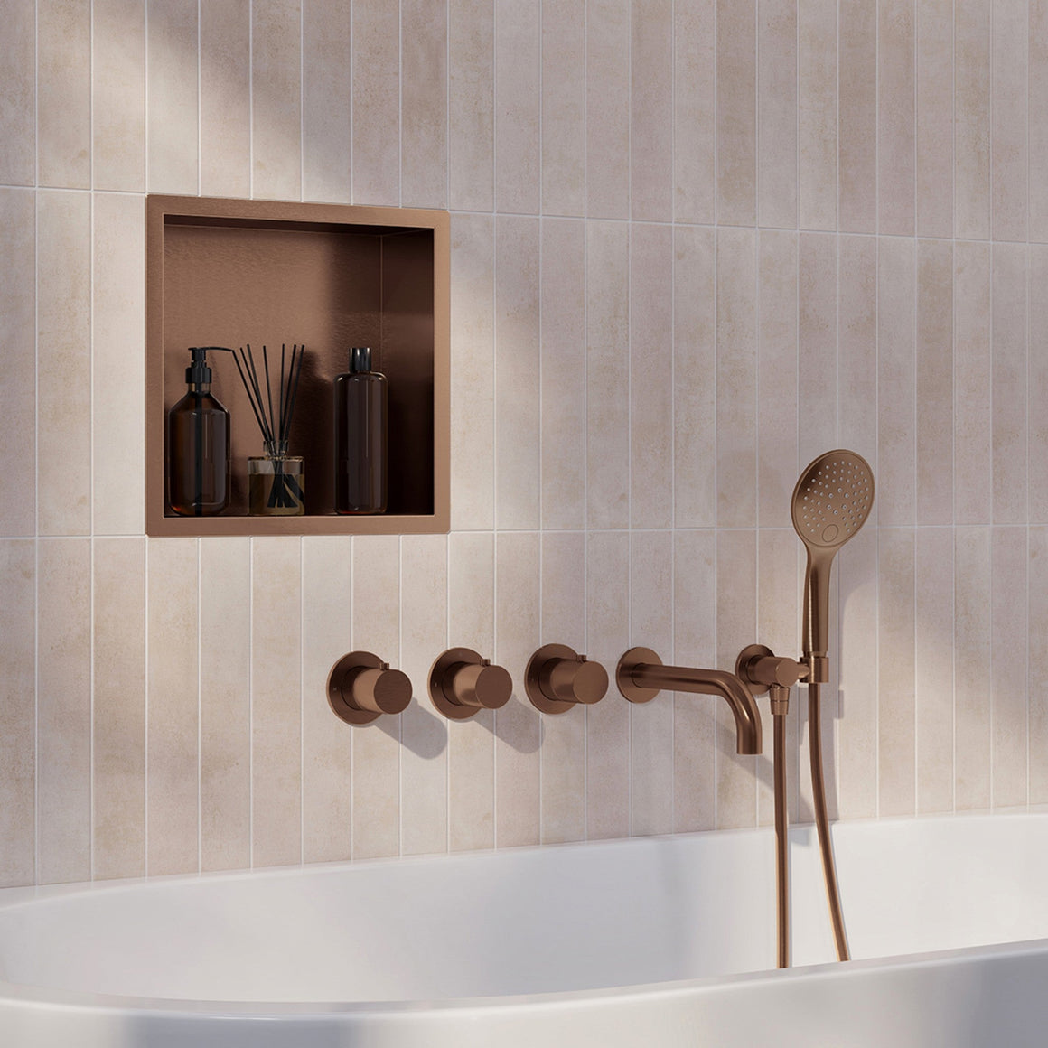 Wiesbaden Caral inbouw badthermostaatset met 2 stopkranen, baduitloop en 3-standen handdouche 20 cm Geborsteld brons koper - sfeerfoto set