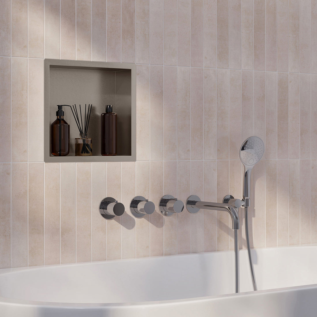 Wiesbaden Caral inbouw badthermostaatset met 2 stopkranen, baduitloop en 3-standen handdouche 25 cm Chroom - sfeerfoto set