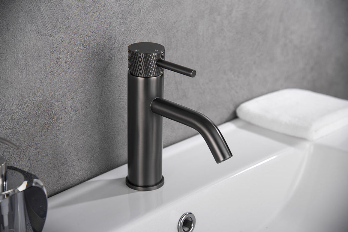 Ribbd wastafelkraan met coldstart gunmetal PVD