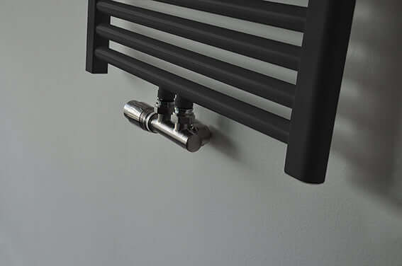 Onderblok Radiator Aansluitset Wiesbaden 16x2,0 +15 Compressie Rechtshoek Links Aansluiting Geborsteld Staal (RVS Look)