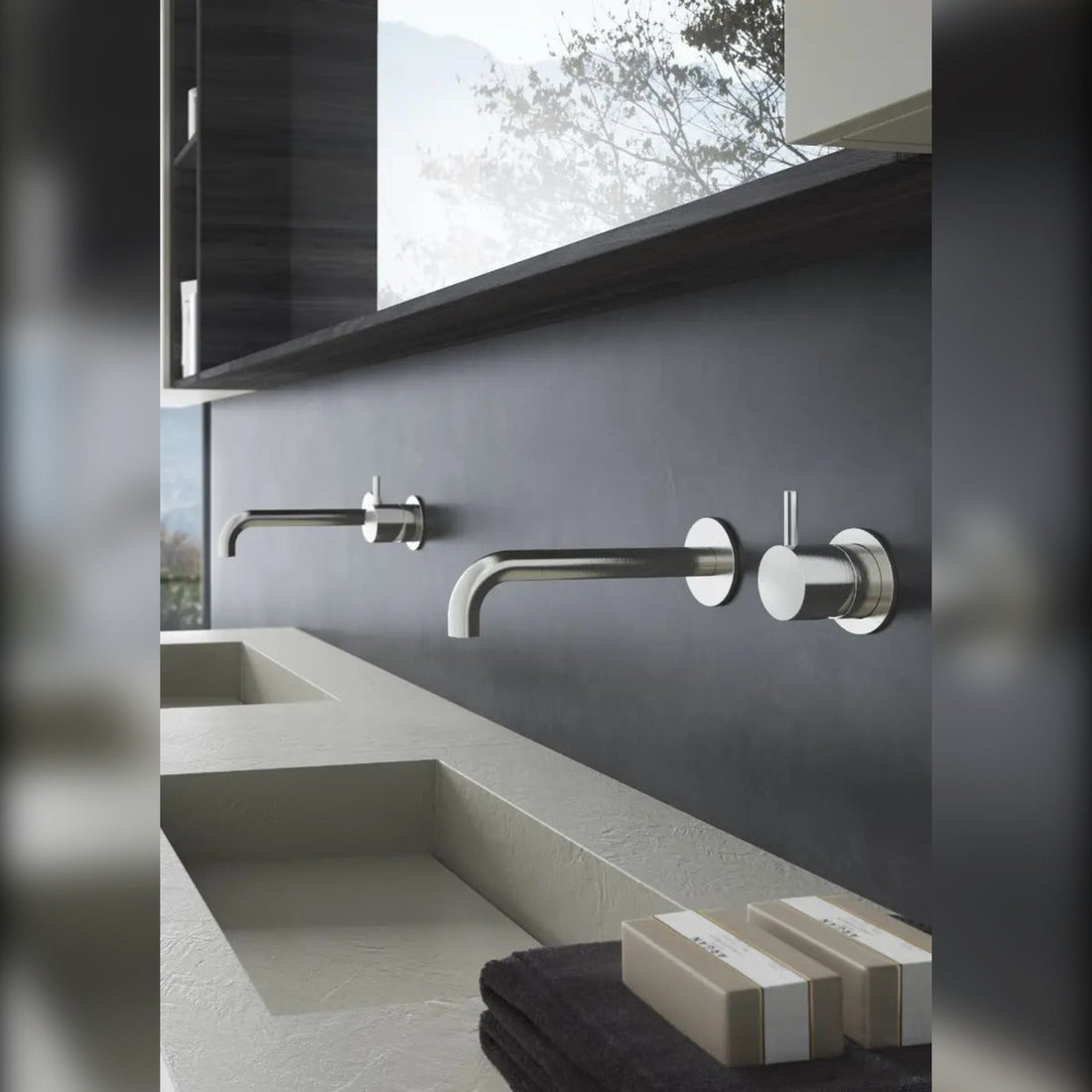 Hotbath Cobber CB105 inbouw wastafelkraan 2-gats uitloop 18 cm geborsteld nikkel sfeerfoto