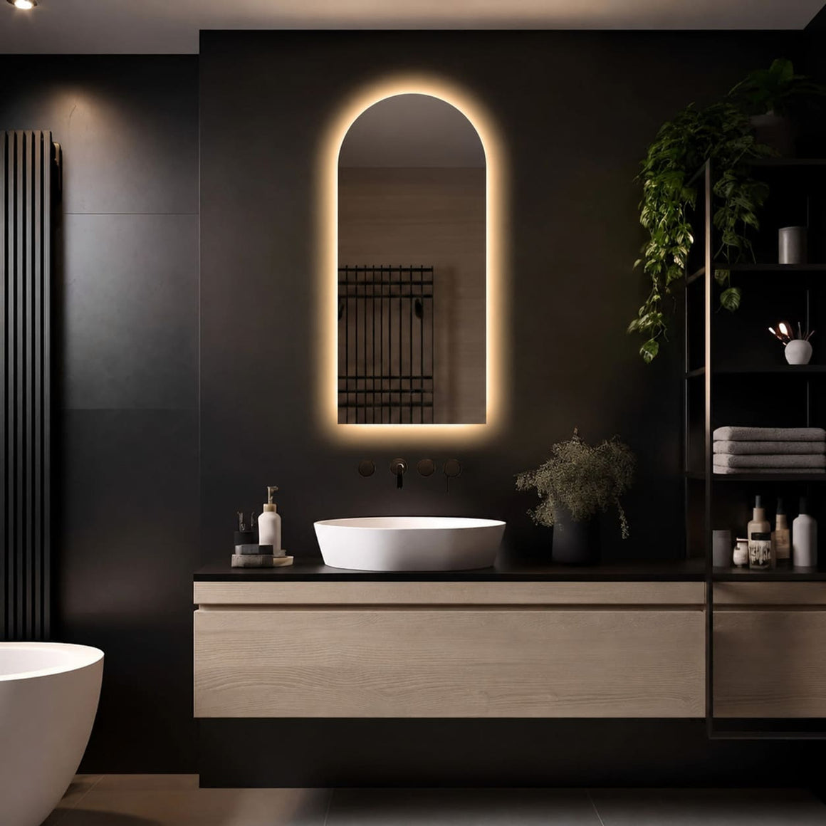 Loxa Casablanca boogvormige LED badkamerspiegel randloos 45 x 100 cm sfeerfoto 3