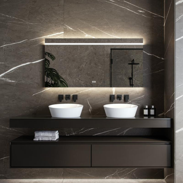 Hipp Design Badkamerspiegel met LED Streep en Indirecte LED Verlichting Boven en Onder