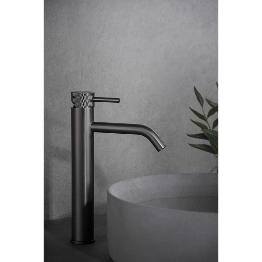 Wiesbaden Wastafelkraan Ribbd XL hoog Gunmetal - sfeerfoto