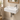 Xellanz Metis fontein glans wit in een toiletruimte met beige wand; kraan en sifon ter illustratie